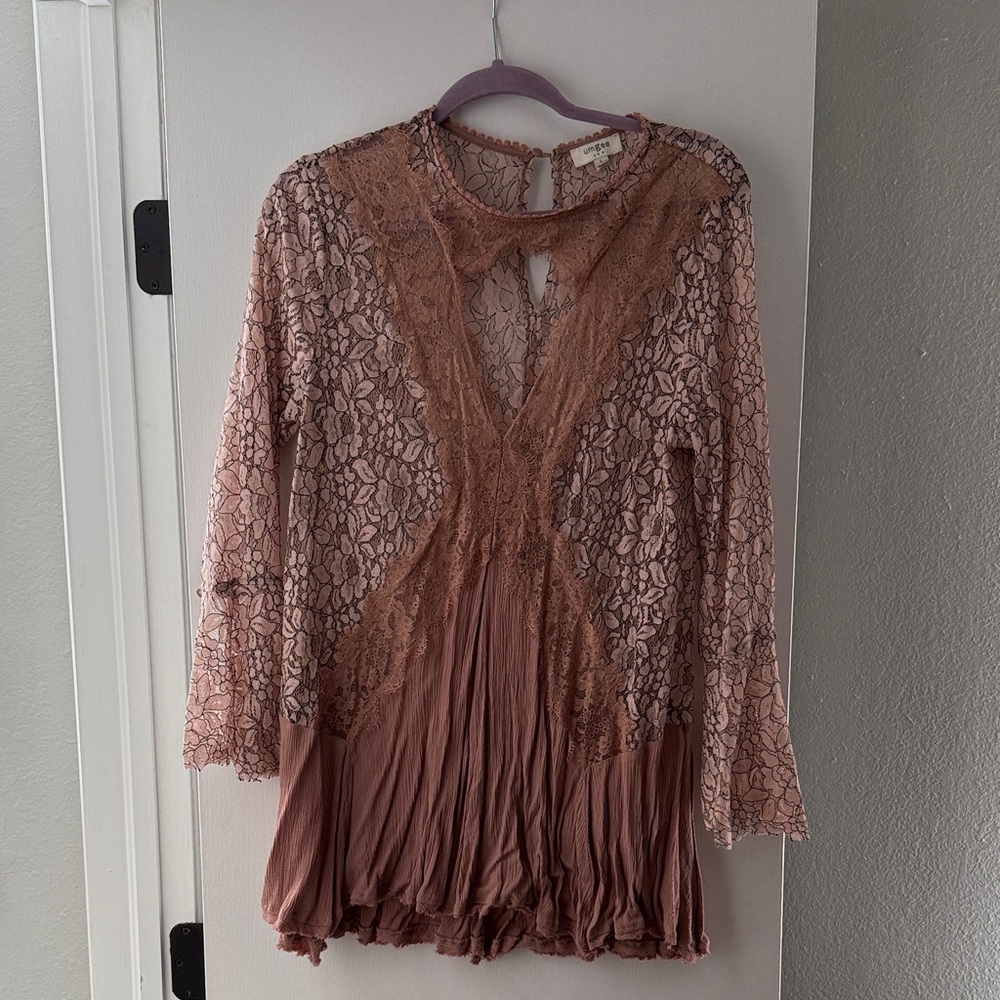 Umgee Lace and Pleated Blouse in Mauve